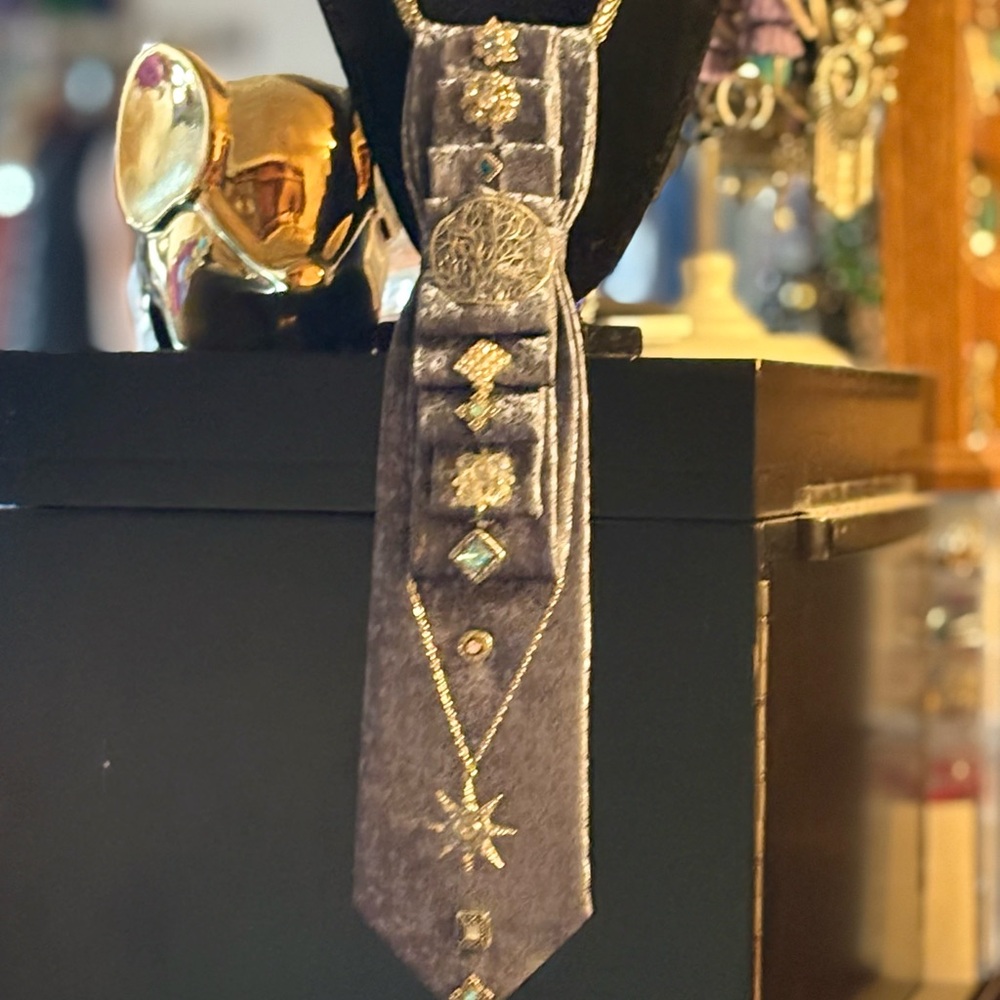 Elegant Blue Embellished Tie Necklace